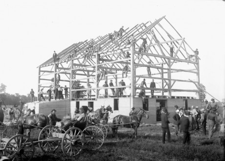 Barn_raising_Canada